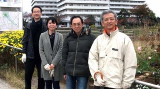 町内会の花植え活動に参加