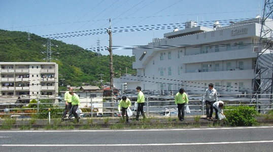 工場近隣清掃活動の実施