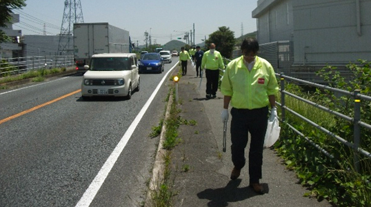 工場近隣清掃活動の実施