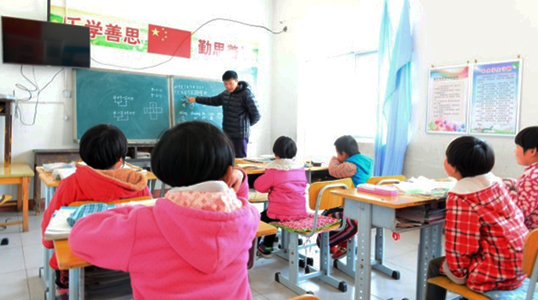 小学校へ生活用品の寄付