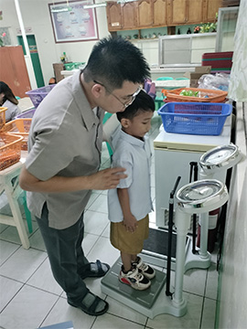 栄養不足の子育て家庭へ栄養支援プログラム