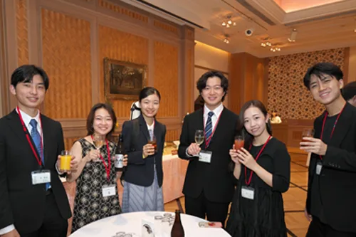 懇親会（谷昂登、戸澤采紀、中野りな、泉優志、落合真子、牛田智大）