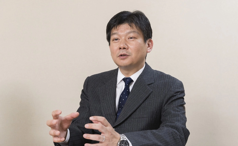 伊野 和英 氏